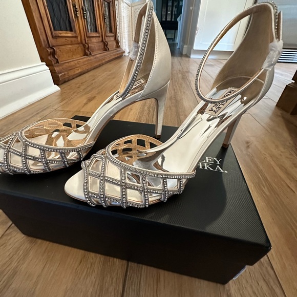 Badgley Mischa white/ivory evening shoes - Picture 7 of 9